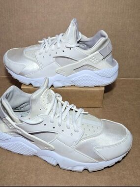 Nike 2016 Huarache Airs White/Beige Low-Top Sneakers